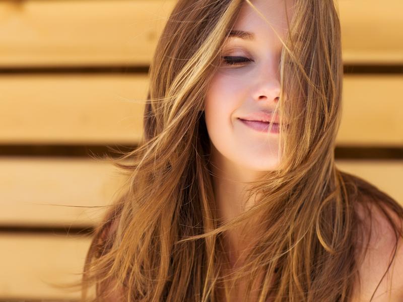 HAARPFLEGE IM SOMMER: DER PERFEKTE SCHUTZ IN DER HEISSEN JAHRESZEIT - EWALD HAIR CARE
